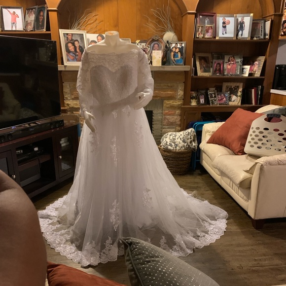 Elegant lace wedding gown plus size 20-22 corset back - Picture 1 of 16